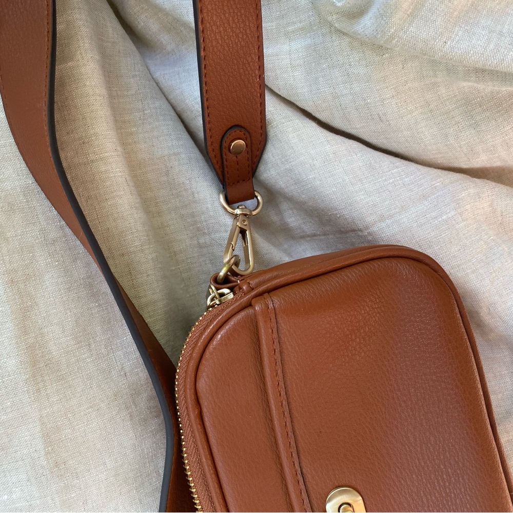 Crossbody - Picture 4 of 4